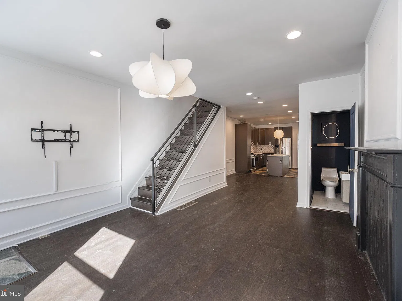3 bed, 1.5 bath, 1300 sqft, $3,495 — Photo 2