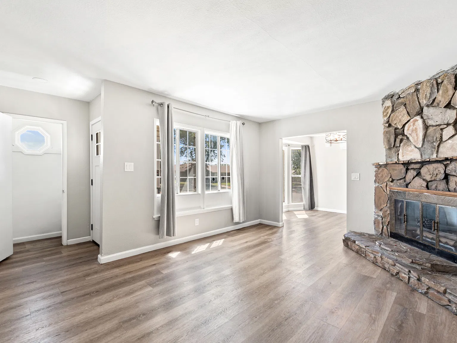3 bed, 1128 sqft, $3,000 — Photo 4
