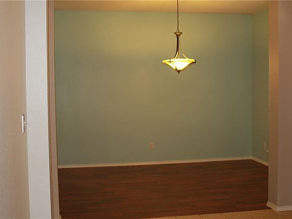 5th image of 3436 Bluegrass Dr