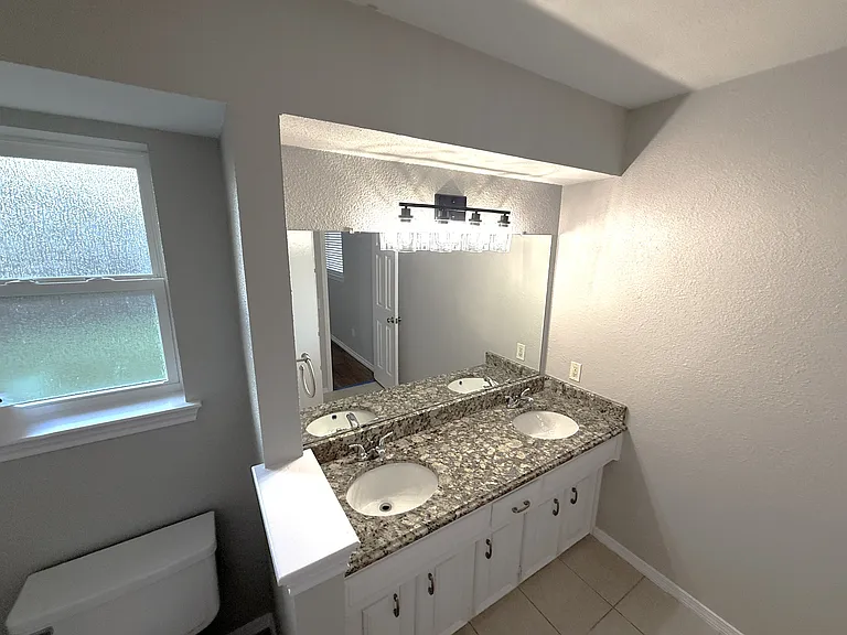 1543 Chisolm Trl — Photo 3