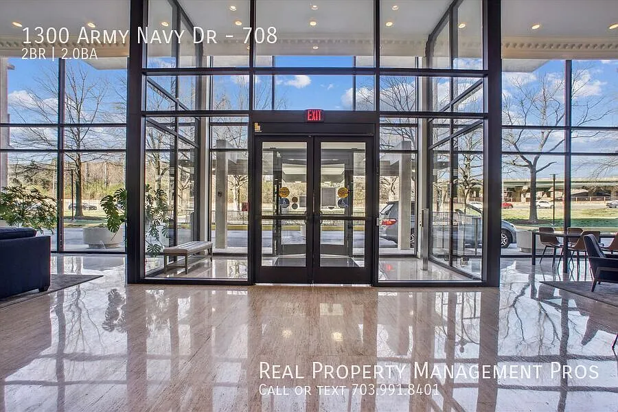 Building Photo - 1300 Army Navy Dr #708