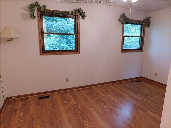5th image of 804 Lakeview Dr