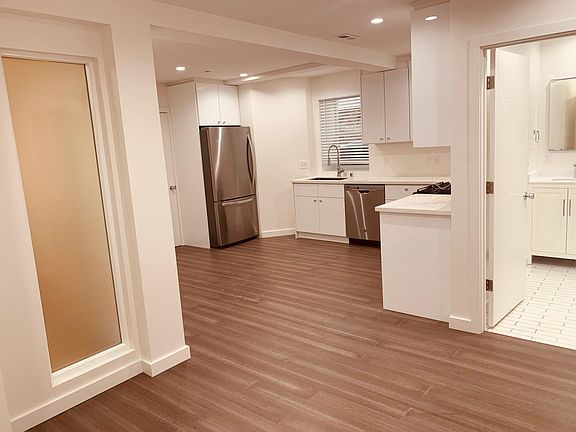 2nd image of 654 Castro St Unit 8