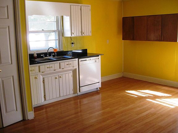 4th image of 109 Oaklane Dr