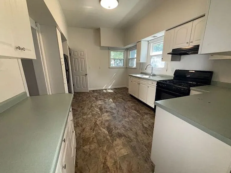 1601 W Ayres Ave — Photo 6