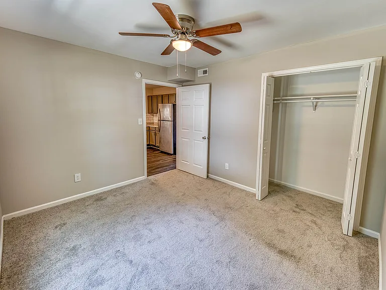 Ashford Place Apartments — Photo 9