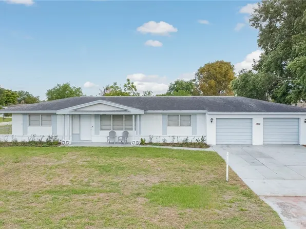 220 Punta Alta Ct, Lehigh Acres, FL 33936