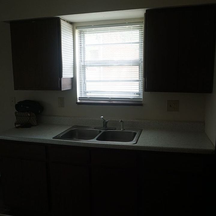 1st image of 742 Demaret Dr APT 3