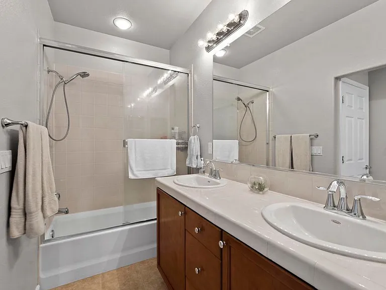 2212 Grosvenor Park Pl — Photo 6