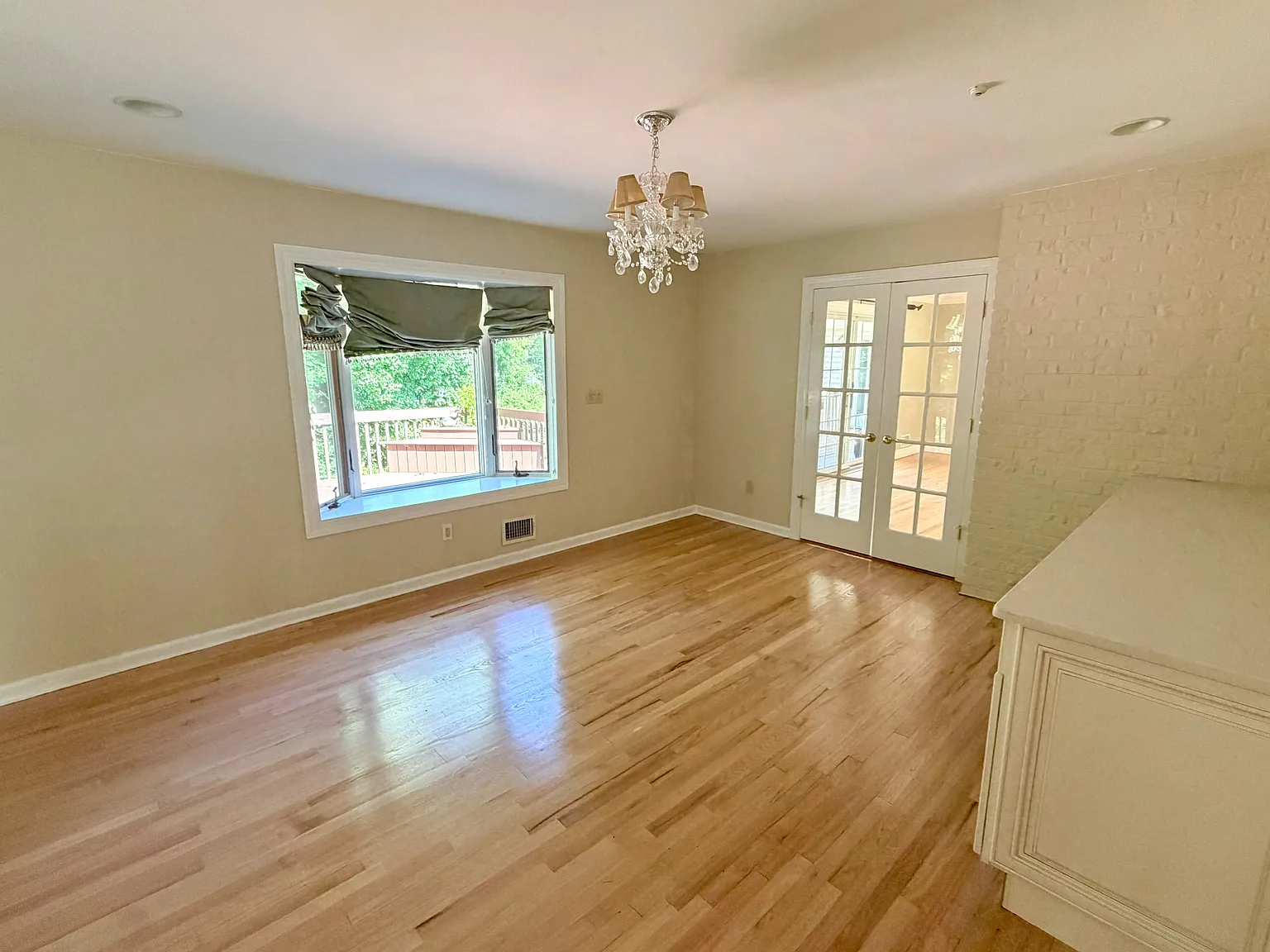 6 bed, 3.5 bath, 3900 sqft, $9,500 — Photo 4