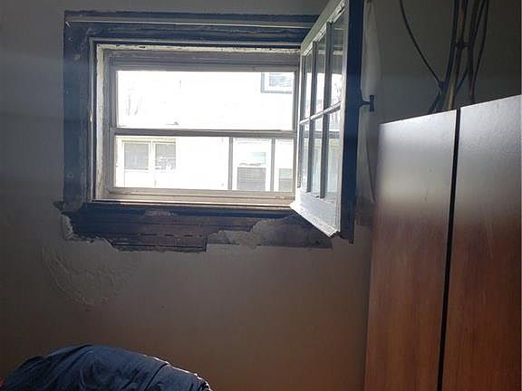 4th image of 2821 Revere Ave