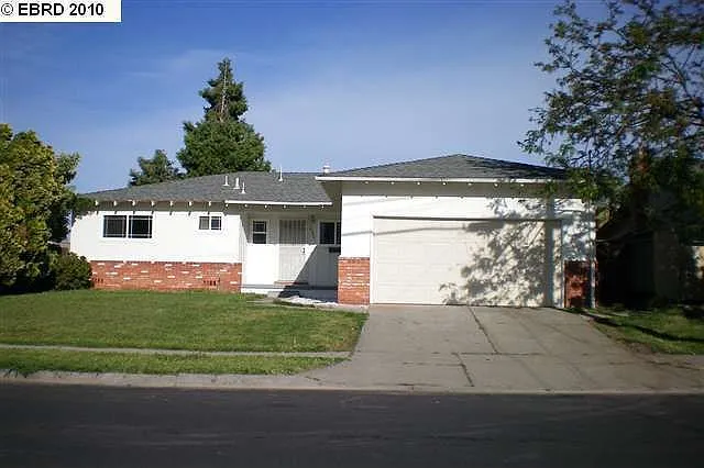 2525 Desrys Blvd photo 1