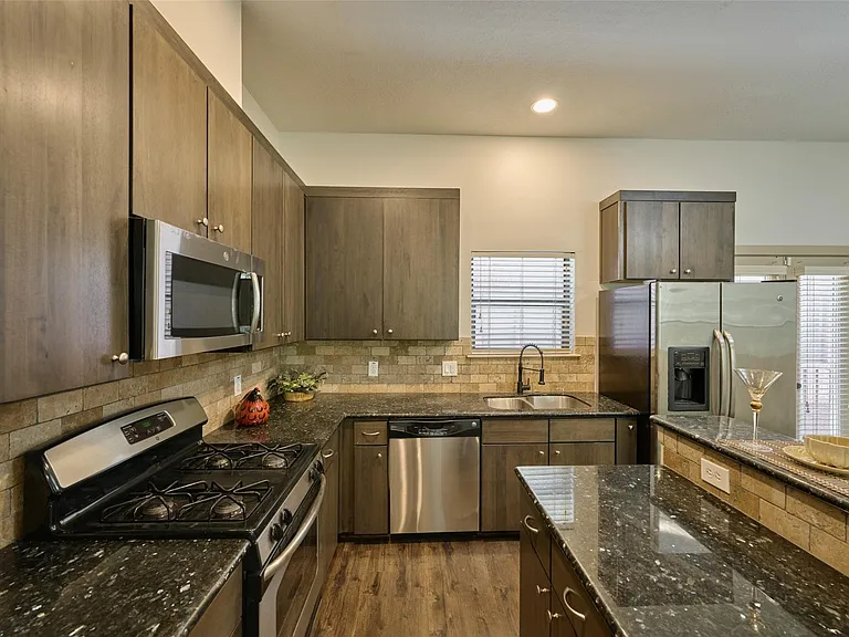 2422 Navigation Blvd #E — Photo 17