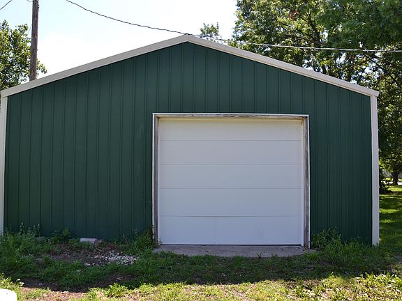2nd image of 734 S 9th St