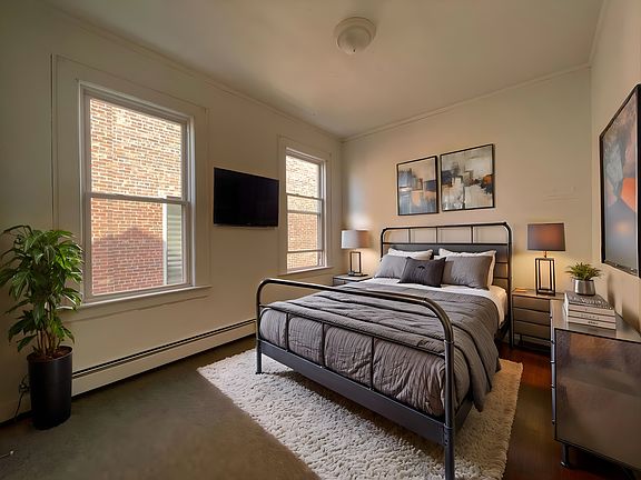 5th image of 424 Warren St APT 2