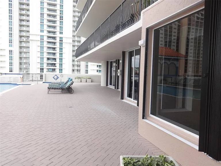 100 S Birch Rd #1005D — Photo 31