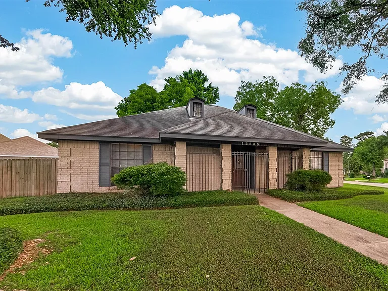 12835 Woodlite Ln — Photo 2