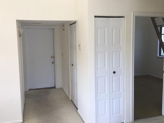 5th image of 45 Rowayton Woods Dr