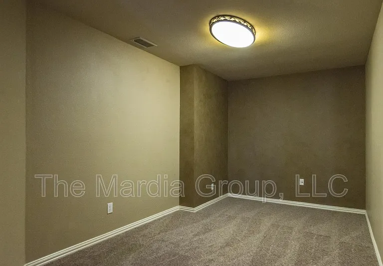 5403 Exeter Dr — Photo 26