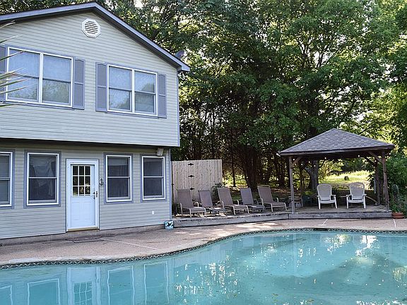 pool house