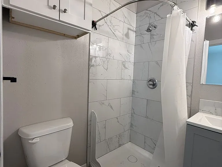 327 SW 2nd St — Photo 5