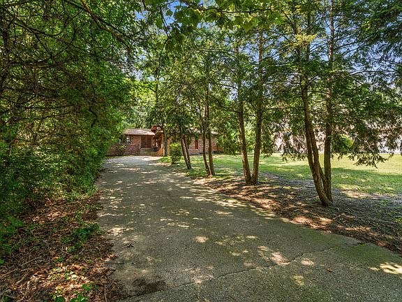 3rd image of 7633 Hemlock Ave