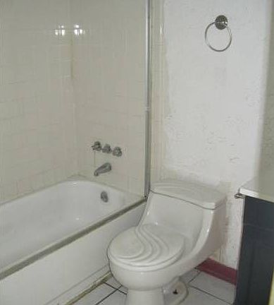 2nd image of 2807 Winchester Ave