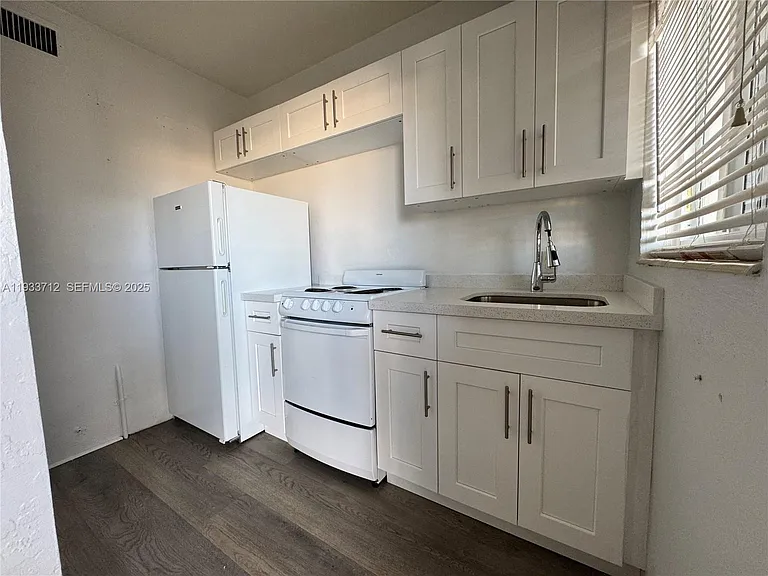 251 Hibiscus Dr #4 — Photo 18