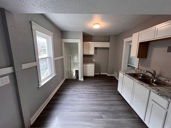 3rd image of 7719 Goodman Ave