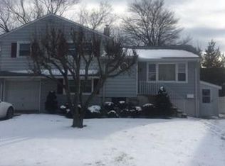 21 Alastair Pl, Colonia, NJ 07067