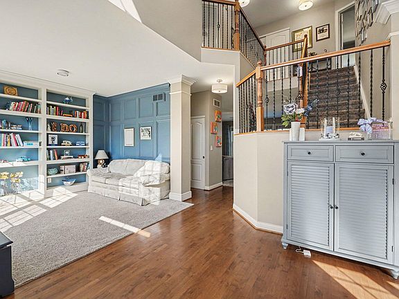 5th image of 417 Glengarry Way