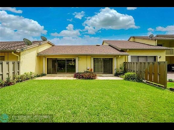 3rd image of 2337 Woodlands Way #2337