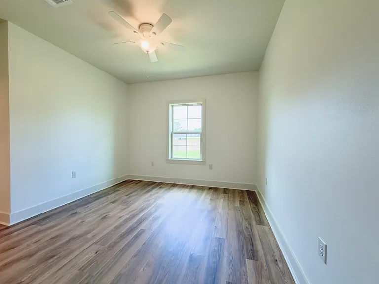 410 B Camellia Dr — Photo 9