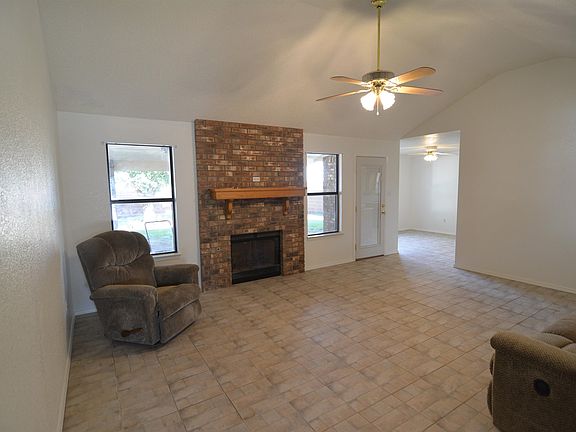 3rd image of 3891 Basswood Dr