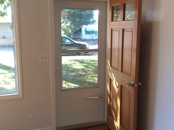 4th image of 285 Clover Ln
