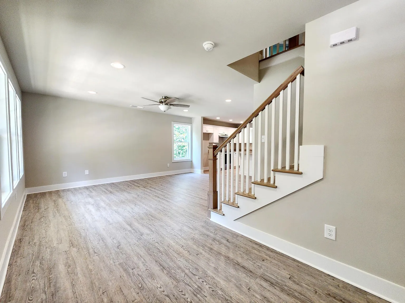 3 bed, 2.5 bath, 1405 sqft, $2,200 — Photo 3
