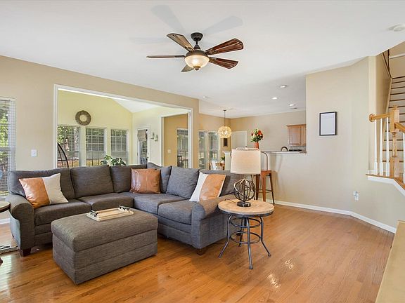 4th image of 216 Woodland Creek Way
