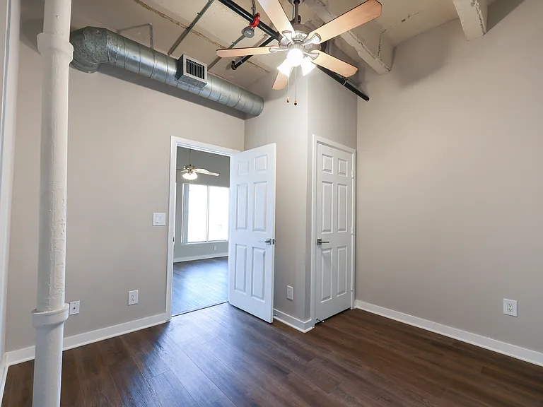 230 West Alabama Apartments — Photo 19