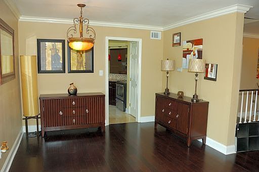3rd image of 8427 Beechwood Ct