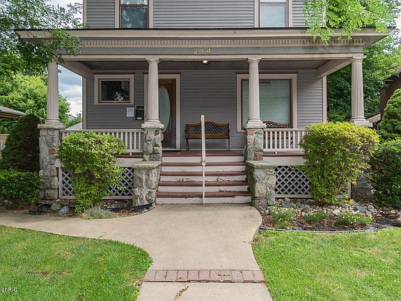 4th image of 214 Woodward Ave