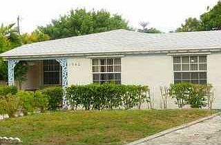 2nd image of 1940 NE 180th St