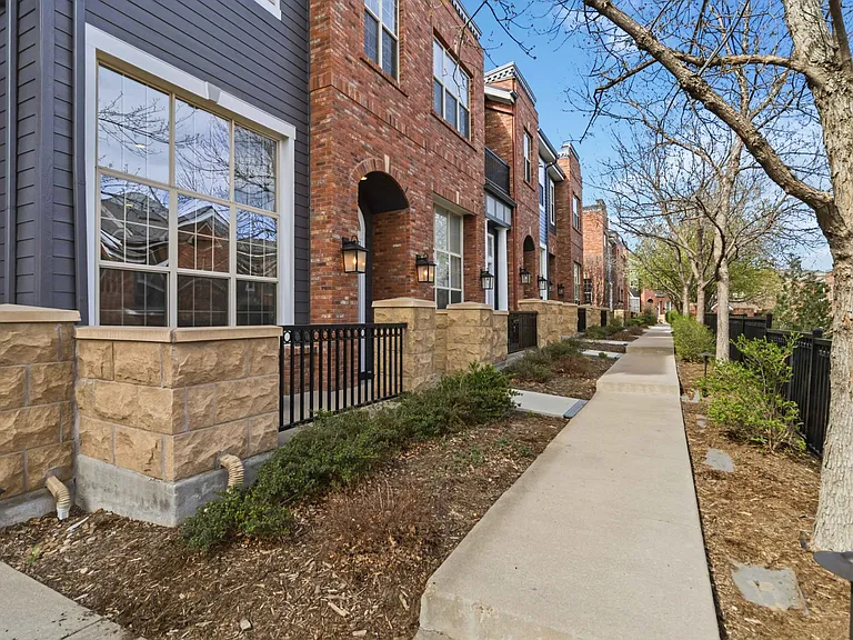 9219 Kornbrust Cir — Photo 40