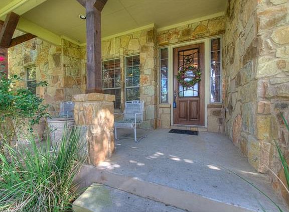 2nd image of 204 Circle Oaks Dr