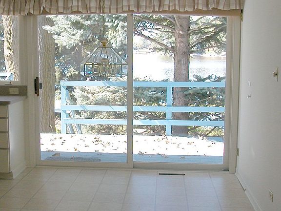 HUGE EATING AREA WITH SLIDERS TO 2ND DECK