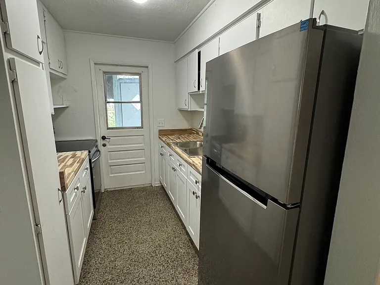 14th Pl — Photo 15