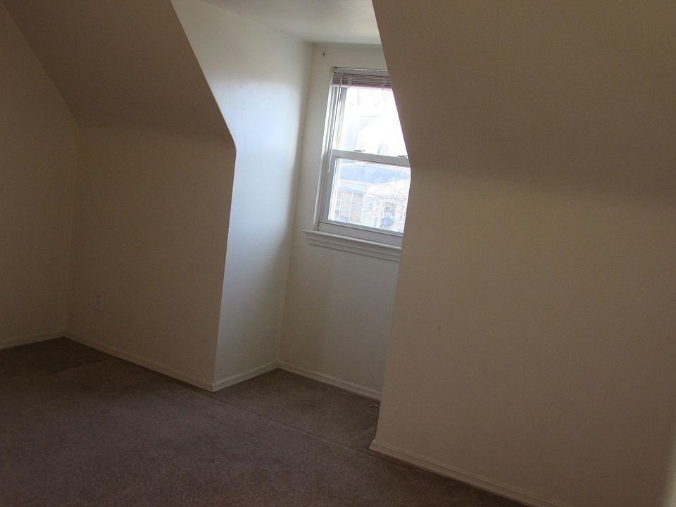 Bedroom, front