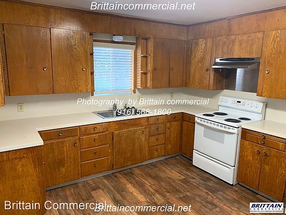 2nd image of 140 Oak St APT 1
