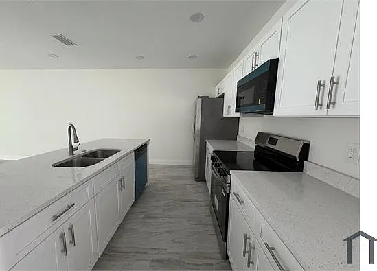 320 S 9th Ave — Photo 12