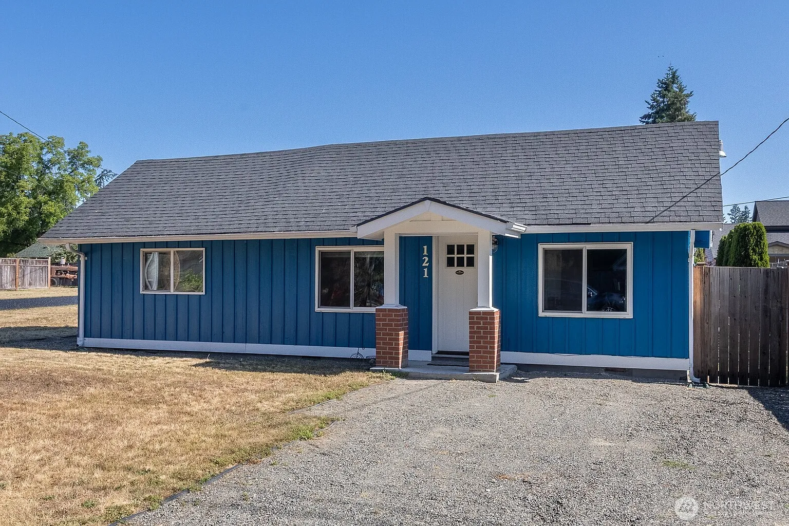 121 Cedar Street W photo 1