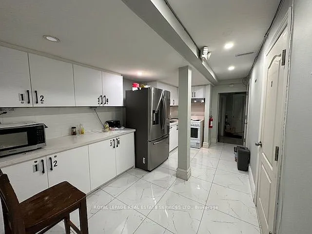 206 Carlton St #B105 — Photo 8